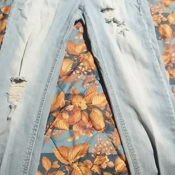 Skinny leg destressed jumper - Picture 2 of 4